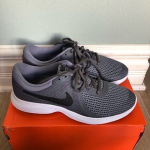 Boys Gray Nike Tennis Shoes size 7